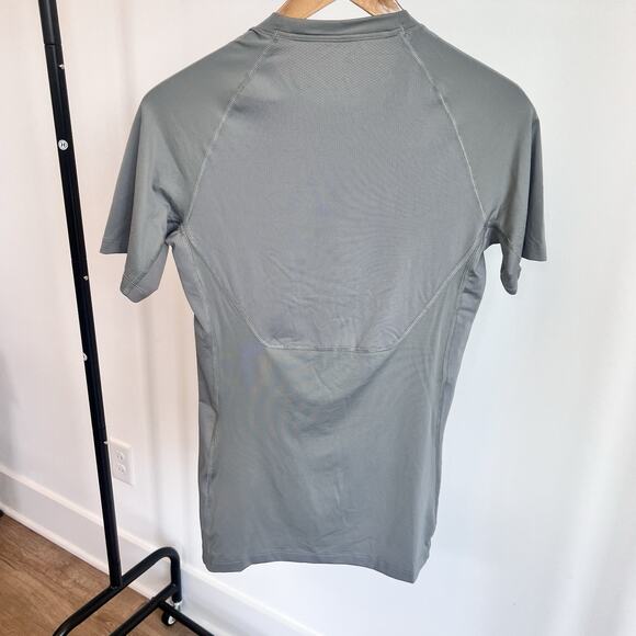 NWT UCLA Bruins Nike PRO Dri-Fit Short Sleeve Crewneck Shirt MenS Medium New - Picture 4 of 7